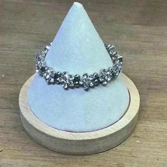 Silver and Rhinestone Flower Bracelet Vintage - Picture 1 of 3